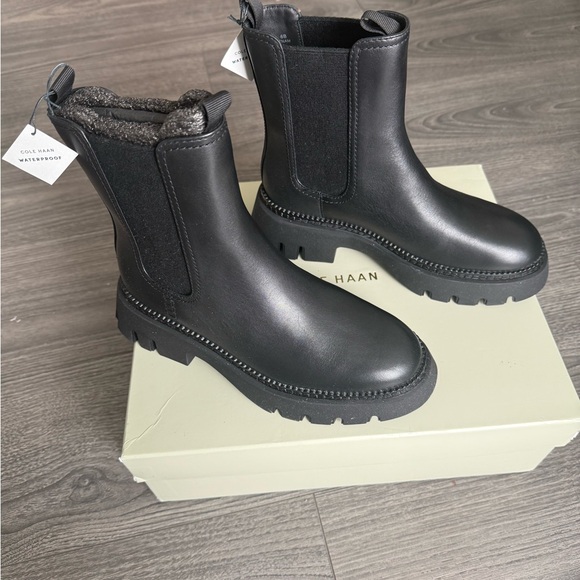 Cole Haan Devon Chelsea Boots Brand New - Picture 4 of 7